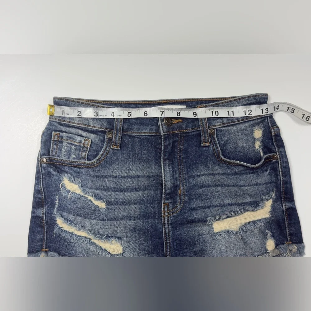 Eunina Blue Distressed Jean Shorts 🩳 💙
99% COTTON ✅ - Picture 4 of 9
